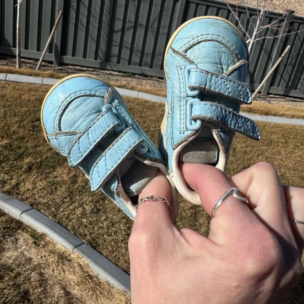 Vintage Y2K Nike Toddler Blue Leather Sneakers Size 2
